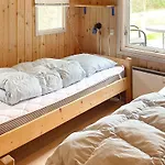 8 Person In Albaek-by Traum *