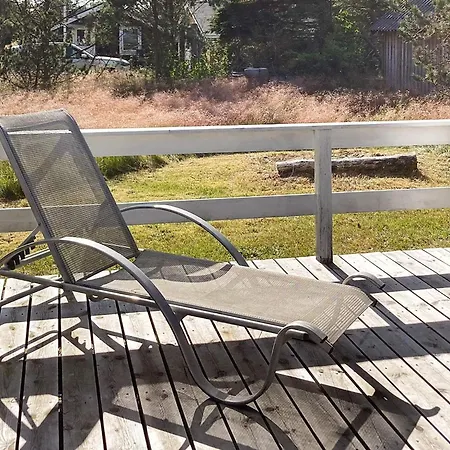 8 Person In Albaek-by Traum