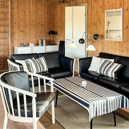 8 Person In Albaek-by Traum *