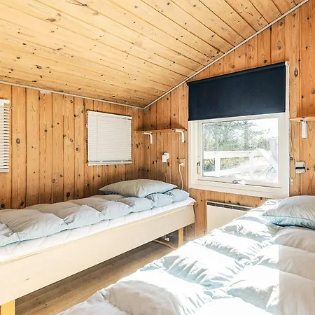 8 Person In Albaek-by Traum *