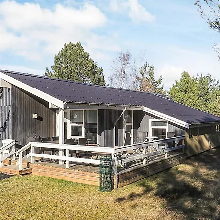 8 Person In Albaek-by Traum