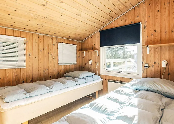 8 Person In Albaek-by Traum *