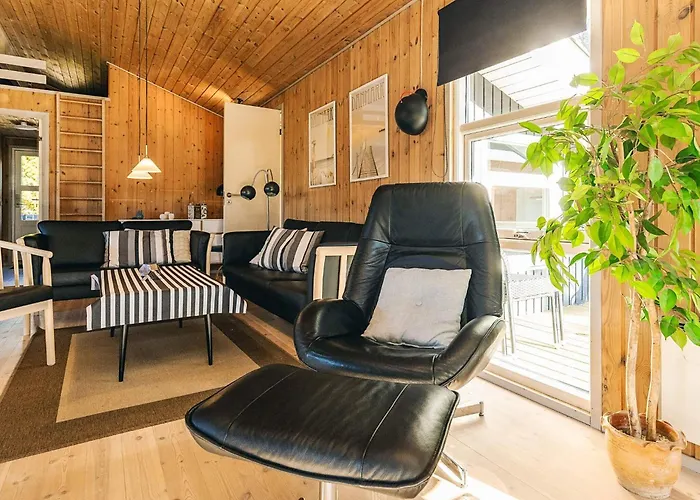 8 Person In Albaek-by Traum *