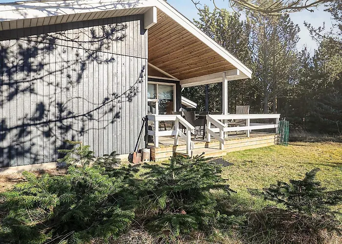 8 Person In Albaek-by Traum *