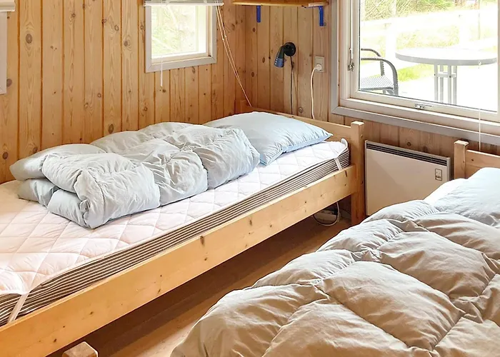 8 Person In Albaek-by Traum *