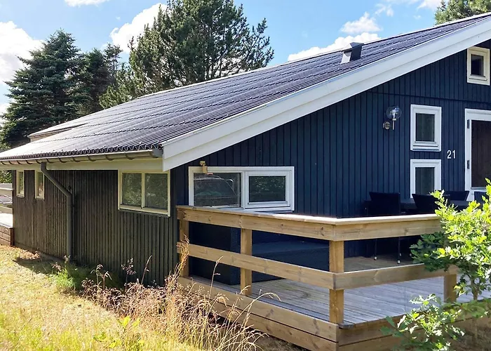 8 Person In Albaek-by Traum *